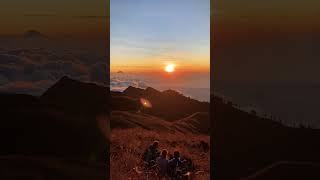 Download lagu Menikmati indahnya sunset rinjani di ketinggian 2641mdpl#rinjanimountain #mountrinjani #rinjani mp3