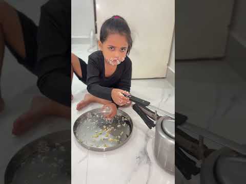 Darshika kaise khana khaa rahi hai😱😱💥💥💥🔥🔥 #viral #shortvideos #youtube #comedy #youtubeshorts