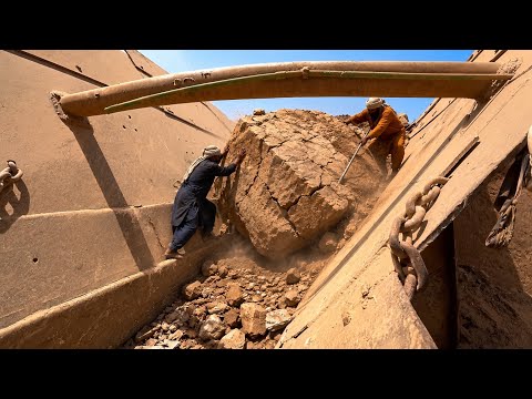 Pushing a Giant Rock into the Crusher | Extreme Heavy Work 💥
