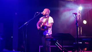 Nahko, Sing him of my revalations, live solo in Portsmouth 2019