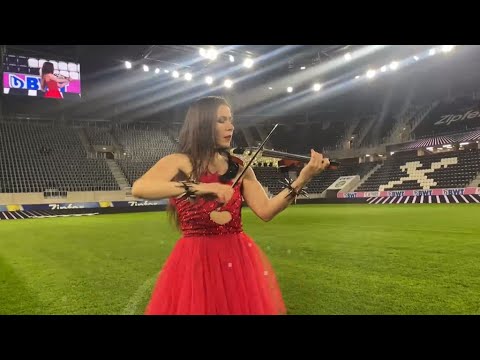 Bizeps durch Musik: Mia Nova trainiert mit Geige