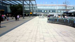 preview picture of video 'アキーラさん！イギリス・ロンドン・ヒースロー空港,Heathrow-airport,London'