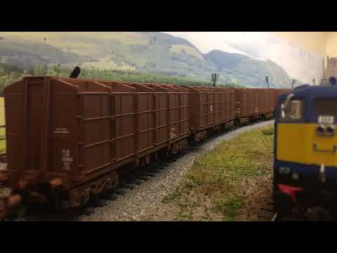 Irish Rail Big GM 085 enters Ballyercall with the fertiliser. IRM