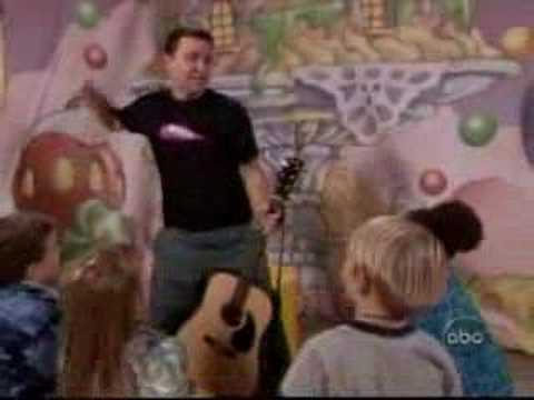 Blink 182's Mark Hoppus Sings