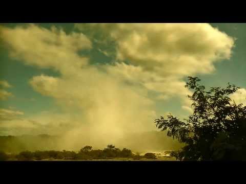 La Montaña Gris - Nubes (Official Video)