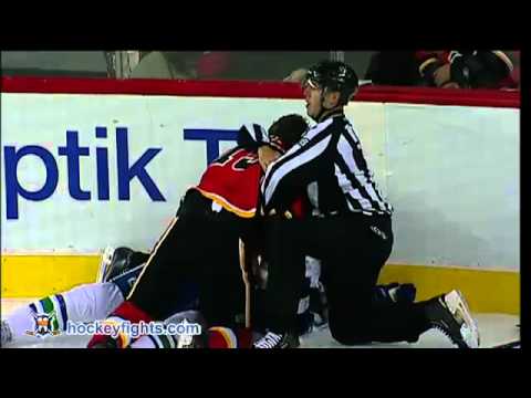 Andrew Alberts vs Tim Jackman Sep 20, 2011