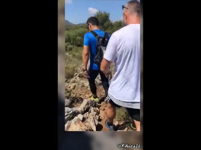 С такими друзьями всегда весело...