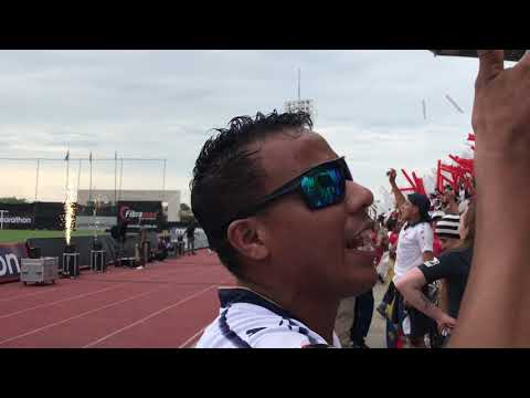 "Recibimiento de la hinchada de liga Vs Delfín Final súper copa Ecuador" Barra: Muerte Blanca &bull; Club: LDU