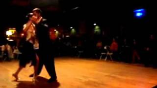 Natasha Lewinger y Bernardo Skrzypicki Collin bailan en Bendita Milonga 3