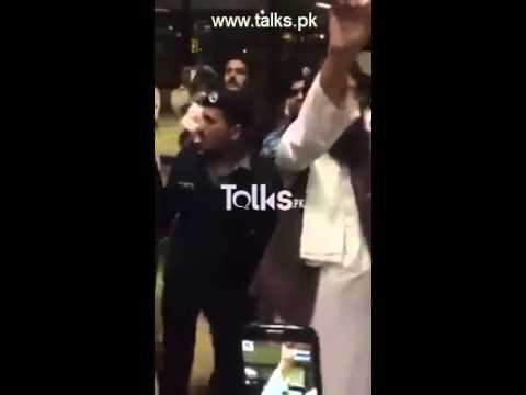 Pervez Rashid Ko Joota Marna nai Bus Daykhana hai
