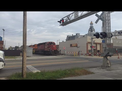 Afternoon WESTBOUND LI-FW CFE-10 CFE Mixed Freight/Steel Train! (10/12/2022)