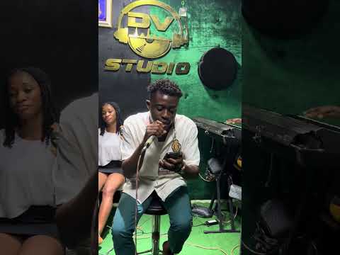 HAPPY MUMU USE UR EARPHONE…..ENJOY 🫡