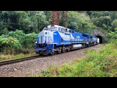 Trem misto saindo do Túnel do KM 505 com DASH-9 e ES43BBi