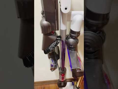 dyson V12 detect slim / Dedicated charging dock combined with storage bracket