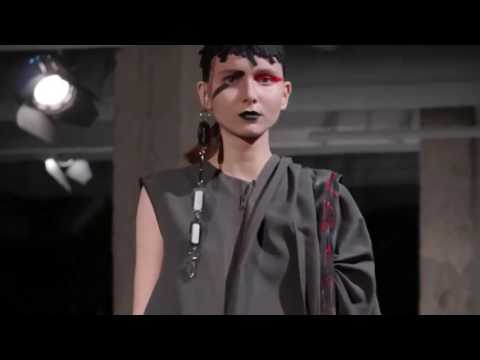 Yohji Yamamoto Fall/Winter 2017/2018 - Fashion Show - Paris Fashion Week