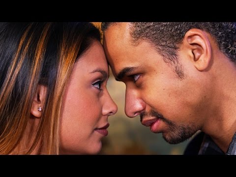 你敢不敢跟你的前任這樣額頭貼額頭問問題呢？(Exes Ask Questions Forehead To Forehead)