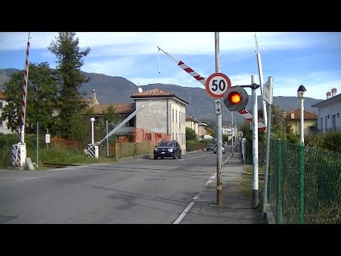 Spoorwegovergang Vittorio Veneto (I) // Railroad crossing // Passaggio a livello