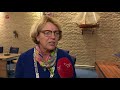 Ambtsketen Urk officieel om de nek van Ineke Bakker
