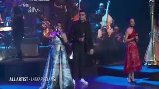 Download lagu Tulus ft Ruth Sahanaya - Laskar Pelangi mp3