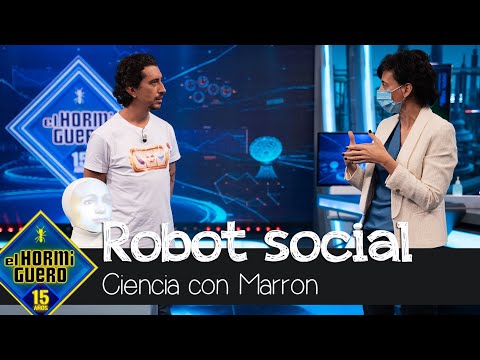 Marron sorprende a Albert Rivera con el robot que hasta canta por Malú - El Hormiguero