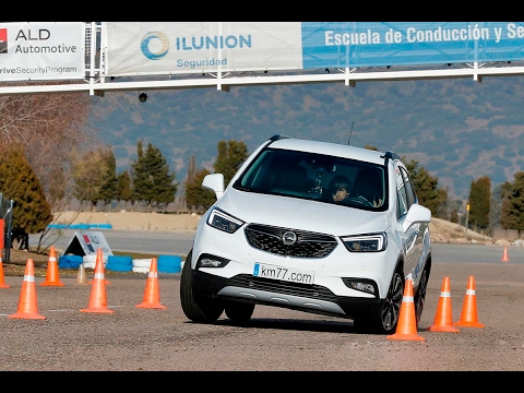 Opel Mokka X 2017 – Maniobra de esquiva (moose test) y eslalon | km77.com