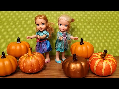 Pumpkins decorations shopping ! Elsa and Anna toddlers shop for Thanksgiving