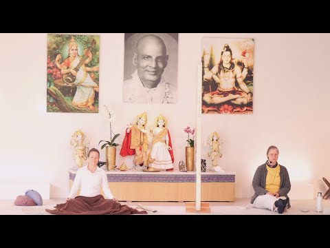 Yogastunde Mittelstufe "Exakt" mit Darshini - Yoga Vidya Live,  07.03.2022, 09:15 Uhr