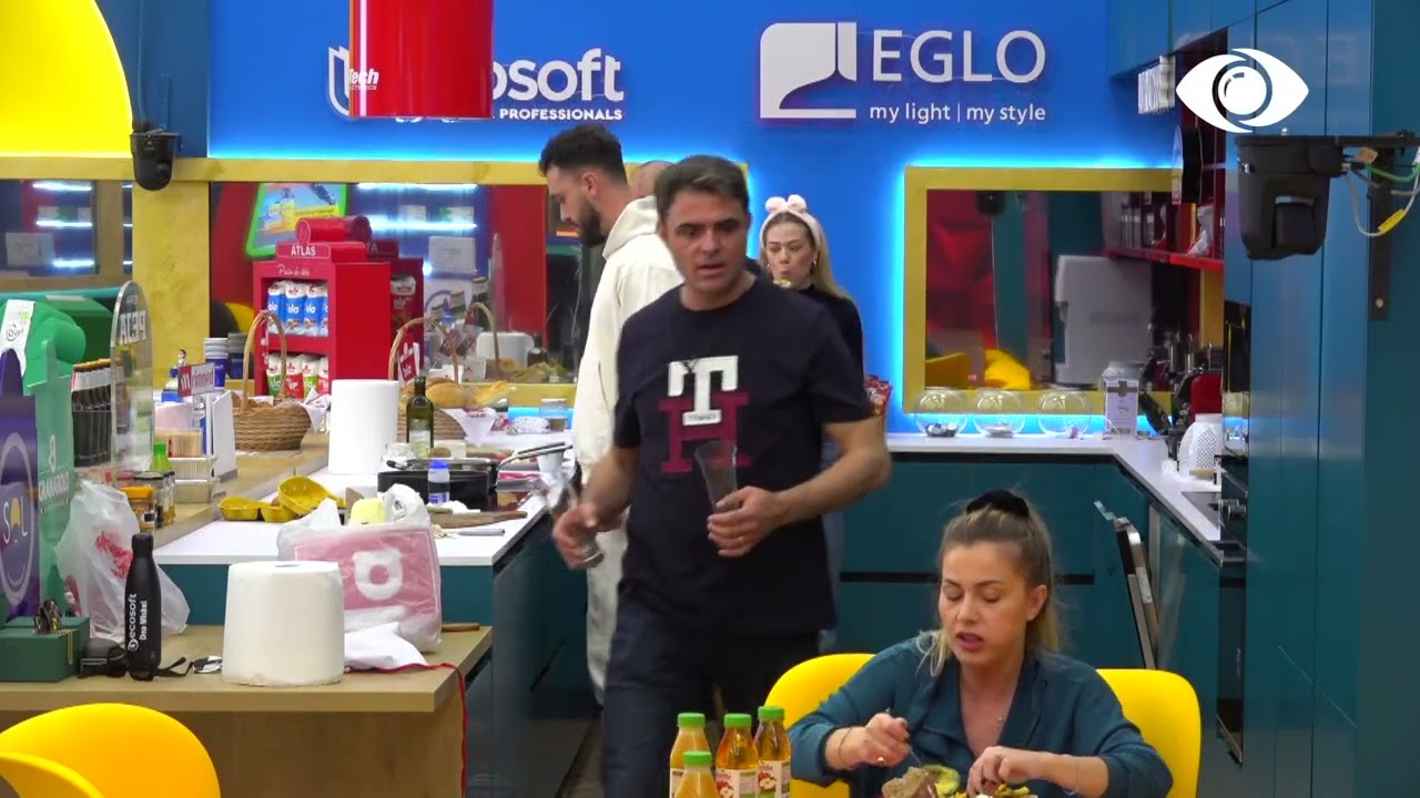 Kristi ngacmon me ironi Oltën dhe Armaldon