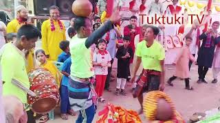 জলের কলসি মাথায় নিয়ে কিভাবে লাঠি খেলা করে দেখুন //জলের কলসি মাথায় নিয়ে ঐতিহ্যবাহী লাঠি খেলা //