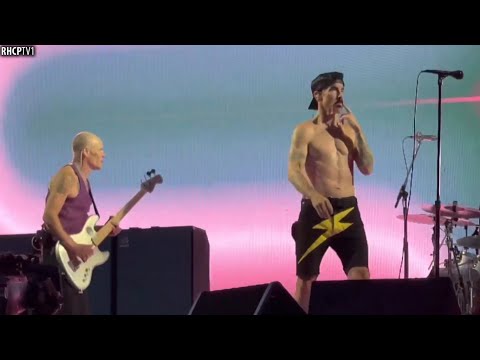John Frusciante Saves Anthony Kiedis! (France 2022)