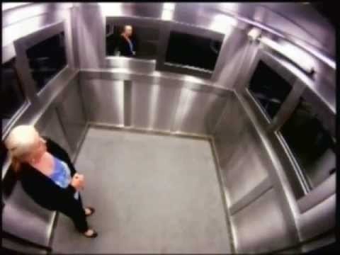 Жестокий розыгрыш в лифте