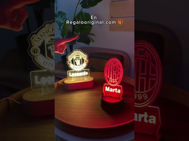 Vídeo relacionado con Transparent Gift Lámpara Personalizada Fútbol. Regalos Originales Cumpleaños Infantiles, Niños. Diseño con Nombre y Número de Metacrilato y Madera