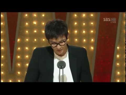 Won Bin winning Best Actor at Grand Bell Awards 2010 for The Man From Nowhere