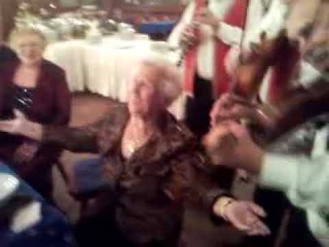 Pataky Attila édesanyja Vali néni 87(!) évesen mulat!!