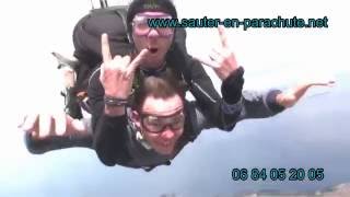 preview picture of video 'PARACHUTE BELLE ILE EN MER 0684052005'