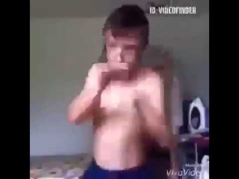 Kippie Kopstoot geeft die Karate Jongen een Donder