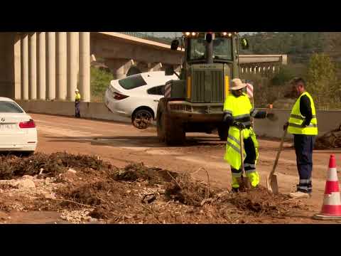 Spain floods: Death toll rises as rescue efforts continue