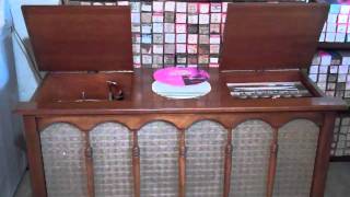 The Crew Cuts. Carmens Boogie 1955. Played on the 1961 3 channel Motorola. Enjoy