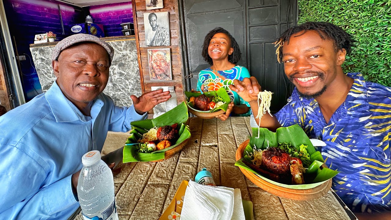 Kenyan Dad Tries Heavy Ghana Breakfast For The First Time In Accra/Ghana!