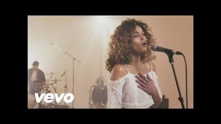 Izzy Bizu - Mad Behaviour (Live)