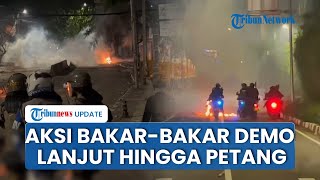 Aksi Bakar-bakar Massa Demo DPR Berlanjut hingga Petang, Jalanan di Kawasan Palmerah Ditutupi Kabut