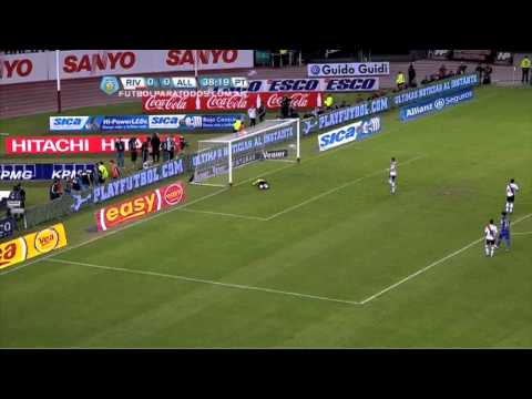 Atajada de Cambiasso. River 0 -  All Boys 0. Fecha 13. Torneo Final 2013. Fútbol Para Todos