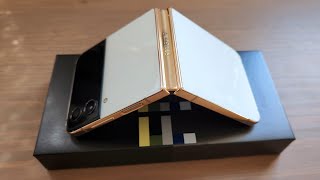 Samsung Galaxy Z Flip4 Bespoke Edition! Unboxing & Hands-On (White, Gold)
