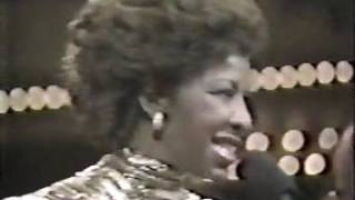 Natalie Cole - Walking My Baby Back Home/Let There Be Love/Ramblin&#39; Rose Feat. Johnny Mathi