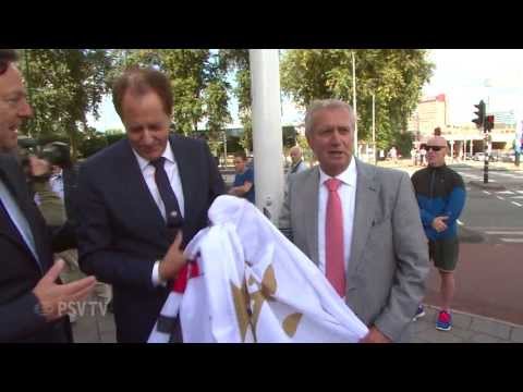 Willy van der Kuijlen onthult PSV-laan