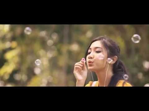 emoni melayangan mp3 emoni melayangan mp3