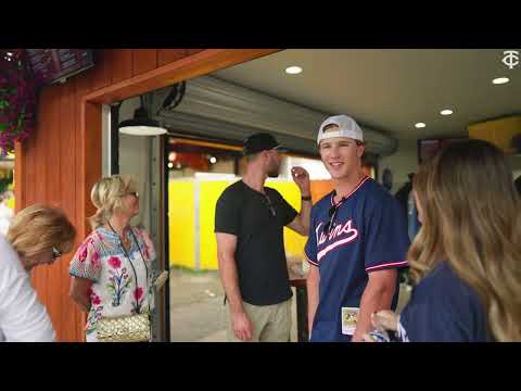 Clemens and Keaschall visit the State Fair
