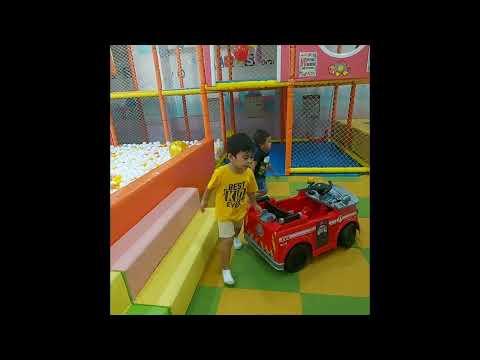 Playtime with Maxxi Waxxi!