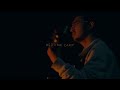 yonawo、焚き火の前で弾き語りを披露する『BEDTIME CAMP』をYouTube公開