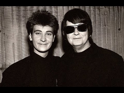 Roy Orbison (duet with k.d. lang) ~ Crying (1992)